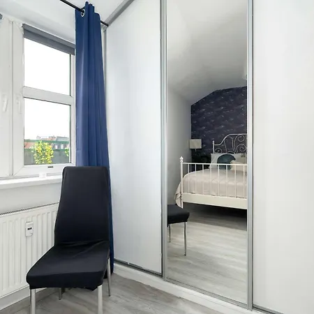 Charming With Parking And Balcony Near The Centre By Renters Apartment *