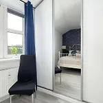 Charming With Parking And Balcony Near The Centre By Renters شقة *