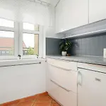 شقة Charming With Parking And Balcony Near The Centre By Renters بوزنان