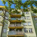 شقة Charming With Parking And Balcony Near The Centre By Renters *