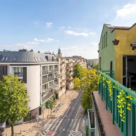 Charming With Parking And Balcony Near The Centre By Renters * Poznan