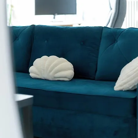 Charming With Parking And Balcony Near The Centre By Renters * Poznan