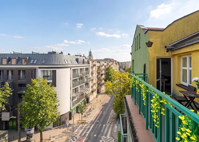 Charming With Parking And Balcony Near The Centre By Renters * Poznan