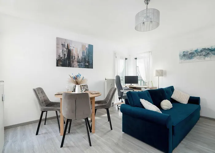 Charming With Parking And Balcony Near The Centre By Renters