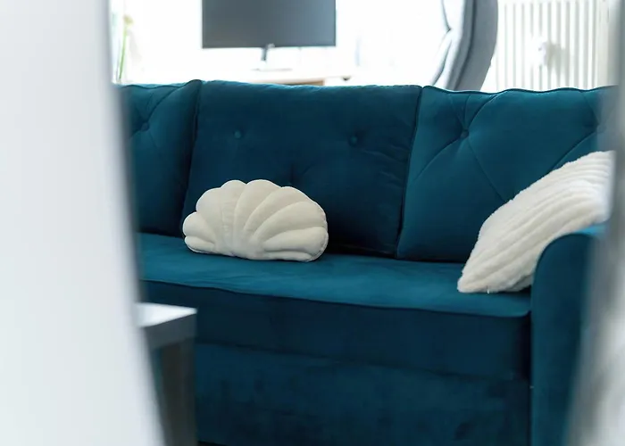 Charming With Parking And Balcony Near The Centre By Renters * Poznan