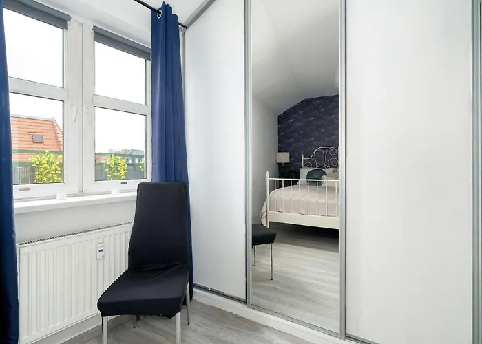 Charming With Parking And Balcony Near The Centre By Renters Apartment *