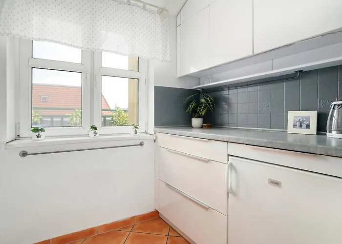 Apartment Charming With Parking And Balcony Near The Centre By Renters Poznan